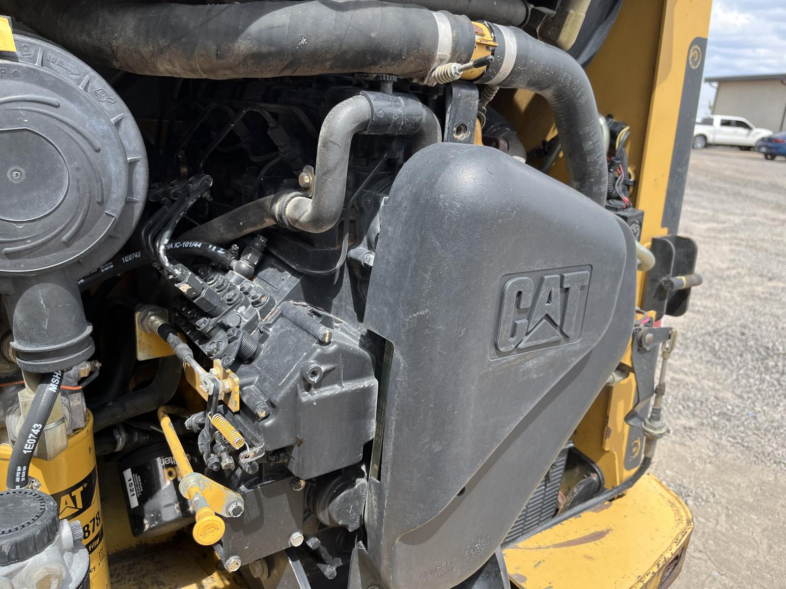 ./imagenes/INVOICE/2019/17484/MINICARGADOR CATERPILLAR 226B (9).JPG